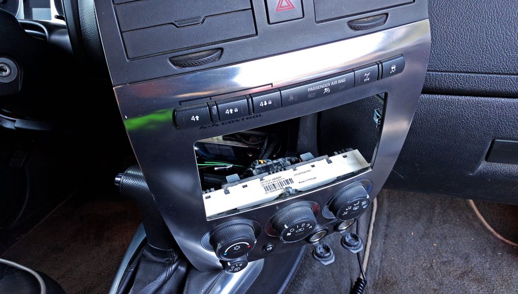 GM 15840354 CONTROL, AC Instrument Panel H3 Hummer Light Bulb doesn't Illuminate dash pulled out